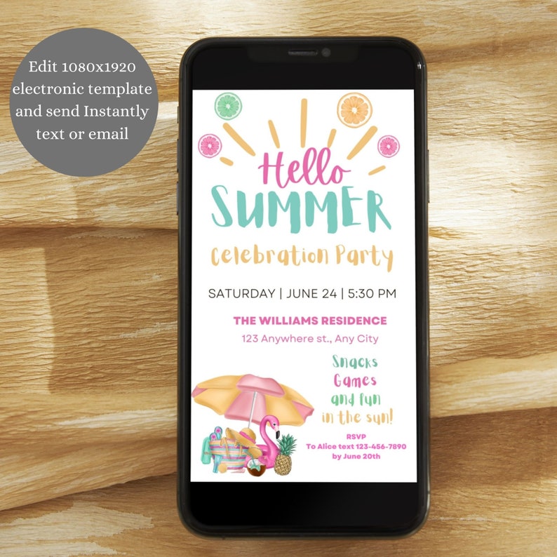 Puede incluir: Una invitaci&oacute;n digital para una fiesta de celebraci&oacute;n de verano. La invitaci&oacute;n presenta un flamenco rosa, una sombrilla de playa y una bolsa de playa con accesorios de verano. El texto de la invitaci&oacute;n dice "Hello Summer Celebration Party", "S&aacute;bado | 24 de junio | 5:30 PM", "The Williams Residence", "123 Anywhere st., Any City", "Snacks Games and fun in the sun!" y "RSVP To Alice text 123-456-7890 by June 20th".