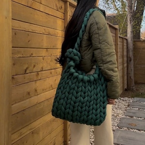 Handmade Deep Green Green Velvet Chunky Yarn Bag With Daisy, Velour Yarn  Crochet Bag in Totes, Knitting Super Bulky Yarn, Cozy Puffer Totes 