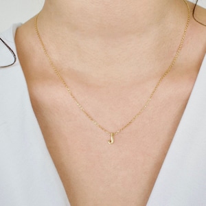 Collier initial délicat en or, collier lettre, collier cadeau de demoiselle d'honneur, collier de maman, cadeau d'anniversaire, collier superposé en or, pendentif en or