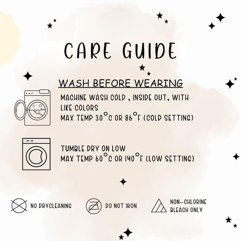 Puede incluir: Una gu&iacute;a de cuidado con instrucciones de lavado. Indica lavar a m&aacute;quina en fr&iacute;o, secar en secadora a baja temperatura y evitar la limpieza en seco y el planchado. El fondo es claro con ilustraciones de estrellas.