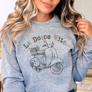 La Dolce Vita Shirt Italian Gift for Italy LoverItalian Saying Sweatshirt Italia Vacation Travel Gift Cute Italy Outfit Europe Souvenir image 8