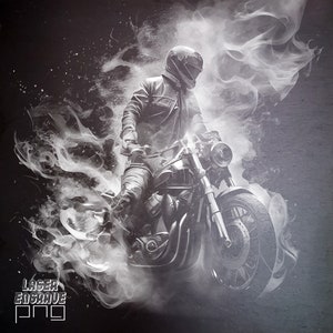 Motociclista en humo PNG - Archivo de grabado láser / Lightburn - Glowforge / Slate Etching