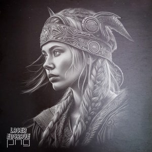 Fichier de gravure laser | Ardoise PNG | Dessous de verre gravés en ardoise | Fichiers de routeur CNC | Gravure de panneaux d'ardoise | Décoration d'intérieur bricolage | femme viking | Femme