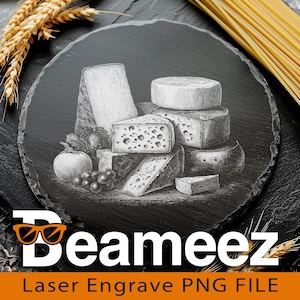 Peut inclure: Une planche à fromage ronde en ardoise noire avec une illustration gravée de différents fromages, de raisins et d'une tomate. La planche porte les mots "Beameez" et "Laser Engrave PNG FILE" en blanc et orange.