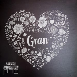 Plik do grawerowania laserowego na Dzień Babci | Gran PNG | Serce z kwiatów PNG | Podkładka z łupka PNG | Pliki do routera CNC | Grawerowanie tablic łupkowych