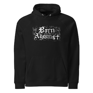 Puede incluir: Sudadera con capucha negra con un estampado gráfico blanco que dice "Born Against" en una fuente gótica.