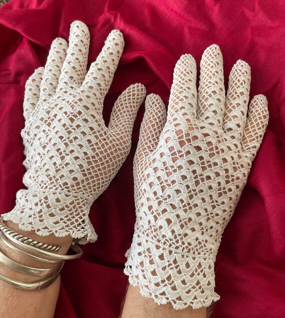 Vintage White Cotton Crocheted Gloves