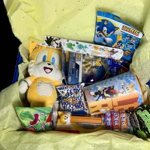 Paquete de artículos de Sonic en cesta de regalo: regalo de jugador único para adolescentes, preadolescentes, niños, niñas y niños - Set de regalo de Sonic the Hedgehog - Regalo de juego de Sonic imagen 5