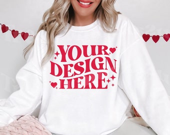 Witte Gildan 18000 mockup Valentijnsdag, Valentijnsdag sweatshirt mockup, Gildan wit mockup, Valentijnsdag mockup, sweatshirt mockup
