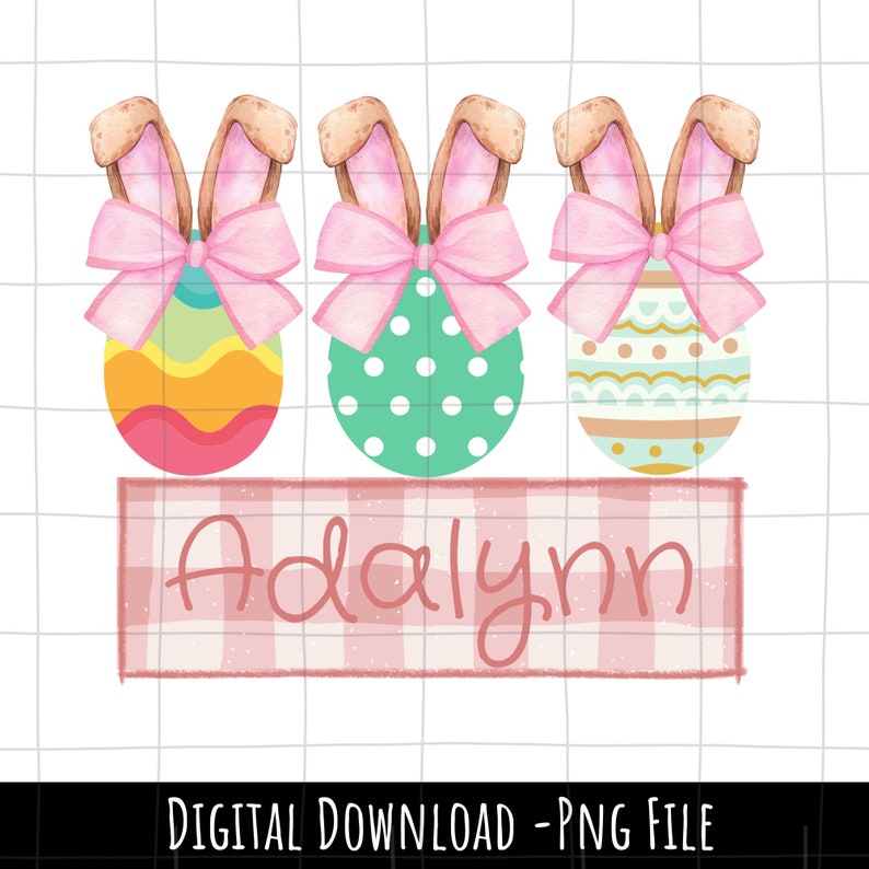 Puede incluir: Tres huevos de Pascua pastel con orejas de conejo y lazos rosas. Los huevos est&aacute;n decorados con diferentes patrones: rayas, lunares y l&iacute;neas onduladas. El nombre "Adalynn" est&aacute; escrito en rosa sobre un fondo a cuadros rosa y blanco.