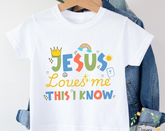 Jésus m'aime PNG pour les enfants, conception numérique de citation chrétienne, chemise basée sur la foi sublimation PNG, verset de la Bible Art imprimable téléchargement