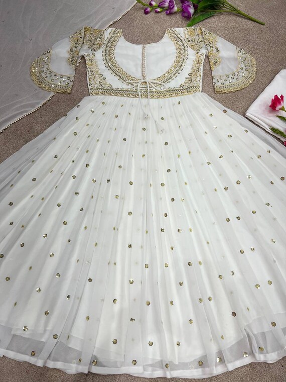 Plus Size Pure Muslin Printed Gown In White Colour