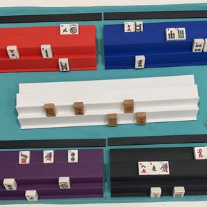Supports de mah-jong siamois (5 COULEURS) - 1 jeu de (2) supports avec 2 poussoirs. Choisissez vos COULEURS !!! Rouge-Blanc-Bleu-Violet-Noir. Fabriqué aux États-Unis !