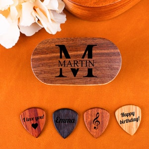 Personalized Engrave Guitar Pick Case，Custom Picks Plectrum Holder,Gifts for Dad, Wooden Box for Gurtar Player, Father&#39;s Day Gift