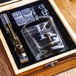 Customized whiskey glass set, personalized gift, Father&#39;s Day gift, gift for him, groomsman gift,Groomsmen Gift，wedding gift.