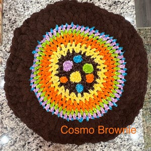 Reversible Handmade Crochet Round Cat Cuddle Mat, Soft Faux Fur Cat Bed