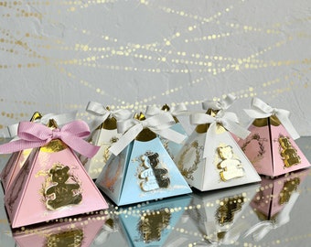 Kaarsgunsten voor babyshower piramide: bedankdoosje beren
