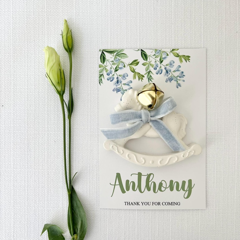 Babyshowermagneet hobbelpaard Gunst: aangepaste kaart, bel en lint afbeelding 2