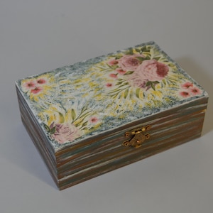 Vintage Floral Decoupage Wooden Trinket Box: Hand-Painted Jewelry Storage