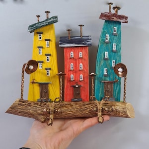 Portachiavi in legno colorato: organizer decorativo per l&#39;ingresso