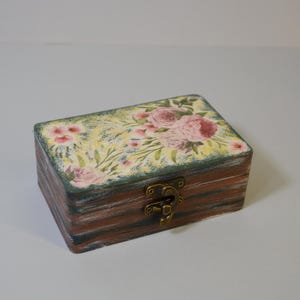 Wooden box ,Floral hand painted box,Vintage tloral decoupaged wooden trinket box,Jewellery flower box,Storage box,Gift for women