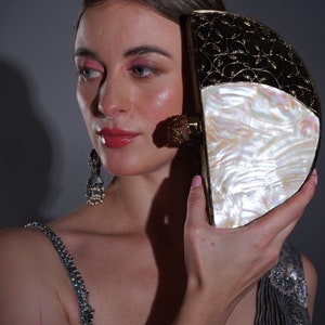 Bolso de mano indio dorado de media luna, estilo vintage y diseño artesanal para bodas con cierre a presión para fiestas