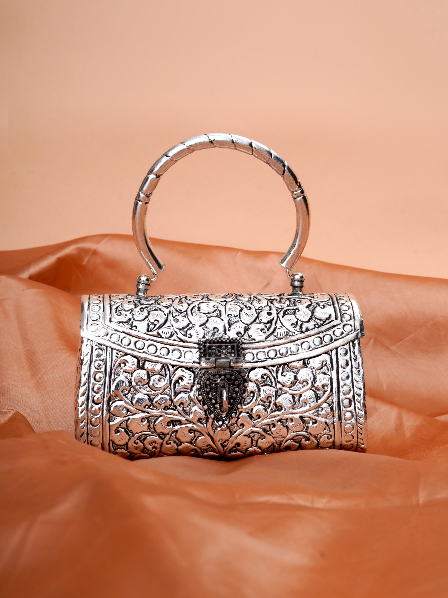 Buy quality 925 pure silver ladies stylish purse in deep carvings po-164-14  in New Delhi