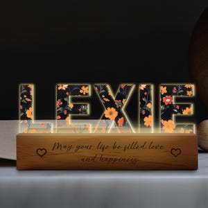 Lámpara con nombre y letra personalizada, luz de noche con flores personalizada, regalo para mamá, regalo de cumpleaños para mamá o bebé, regalo para el Día de la Madre.