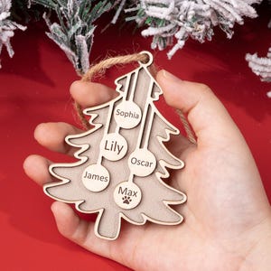 2025 Familie Weihnachtsbaumschmuck, benutzerdefinierte hölzerne Familienverzierung, gravierte Namensverzierung, Familienurlaubverzierung, Weihnachtsgeschenk