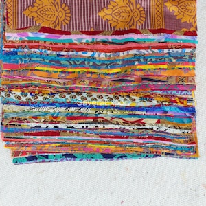 Vintage Sari Reiner Seidenstoff Grab Bag Scraps Textil verschiedene Größen Lot von 50 Stück Bundle für Quilting Journal Square Cuts