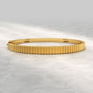 Gold Cuff Ribbed Bangle / Minimalist Narrow Gold Bangle Bracelet / 10K 14K 18K Solid Gold Bracelet / Hinged Bangle / Personalized Jewelry