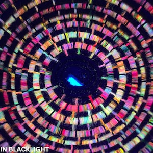 Decoração reativa à luz negra | Decoração reflexiva de luz negra | Arte em luz negra | Decoração reativa UV | Mudança de cor UV | Cestas Artesanais