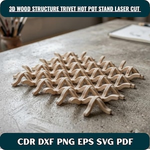 Könnte beinhalten: Ein heller Holzuntersetzer mit einer ineinandergreifenden 3D-Struktur aus lasergeschnittenen Komponenten. Der Topfuntersetzer hat ein sich wiederholendes geometrisches Muster und zeigt den Text 3D WOOD STRUCTURE TRIVET HOT POT STAND LASER CUT.
