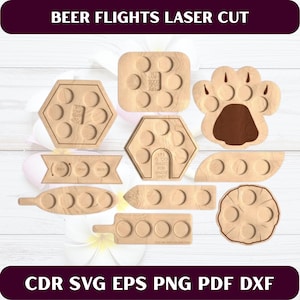 Può includere: Una collezione di vassoi per degustazione di birra in legno tagliati al laser in varie forme, tra cui esagoni, quadrati e un'impronta di zampa. I vassoi presentano incavi circolari per contenere piccoli bicchieri e il testo "BEER FLIGHTS LASER CUT" è visualizzato in alto.