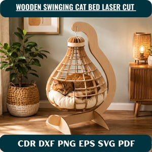 Può includere: Un letto sospeso per gatti in legno chiaro con una struttura a gabbia a forma di goccia appesa a un supporto curvo. Un gatto rosso è raggomitolato all'interno su un morbido cuscino bianco. Il design presenta listelli in legno tagliati al laser.