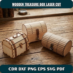 Peut inclure: Trois coffres au trésor en bois clair avec des couvercles arqués et des détails découpés au laser. Les coffres présentent des accents marron foncé, des loquets et des charnières en métal. Le texte WOODEN TREASURE BOX LASER CUT est visible.