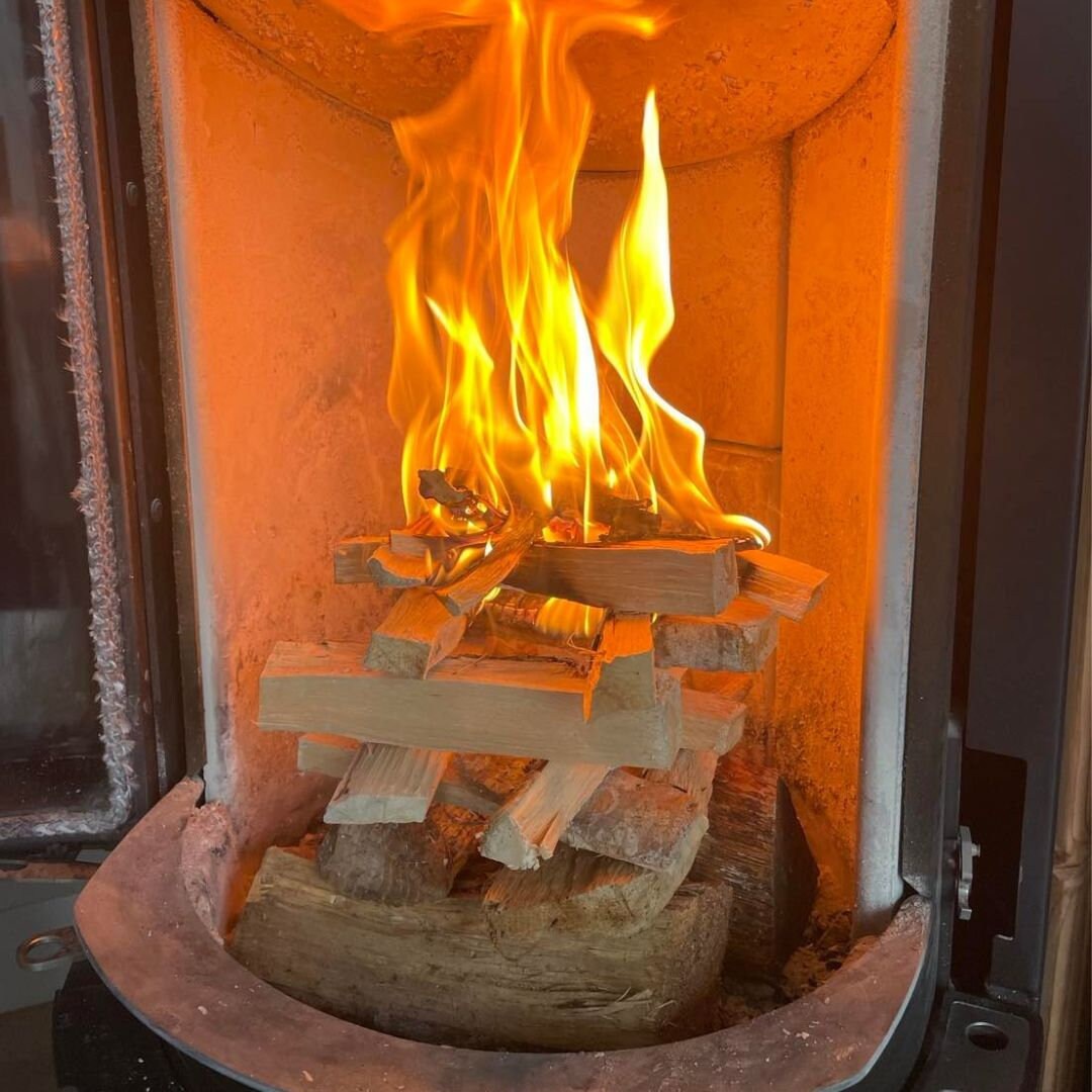 6Kgs de petit bois d'allumage pour cheminée, poêle, Barbecue, brasero et  cuisinière. Petites buchettes de 20cm de chênes / hêtres -  France