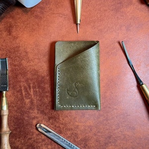 Tarjetero de cuero hecho a mano, cuero genuino, 5 ranuras para tarjetas, tarjetero, tarjetero genuino, tarjetero verde, tarjetero de cuero verde