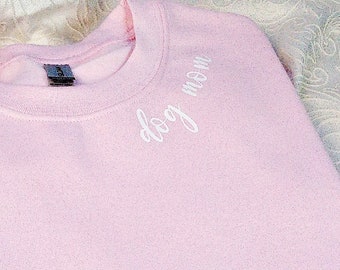 Personalisiertes Dog Mom Sweatshirt mit Hundenamen, individueller Dog Mum Pullover, Geschenk für Hundeliebhaber, Dog Mom Geschenk