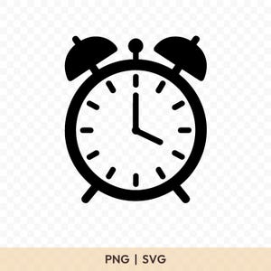 Puede incluir: Icono de despertador en blanco y negro. La esfera del reloj tiene un fondo blanco con marcadores de hora negros y manecillas que indican la hora. Dos campanas en la parte superior y el reloj tiene dos patas en la parte inferior. La imagen también incluye el texto "PNG | SVG".