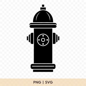 Puede incluir: Gráfico en blanco y negro de una boca de incendios. La boca de incendios tiene una parte superior redondeada, dos boquillas laterales y un emblema circular central. El texto "PNG | SVG" está en la parte inferior.