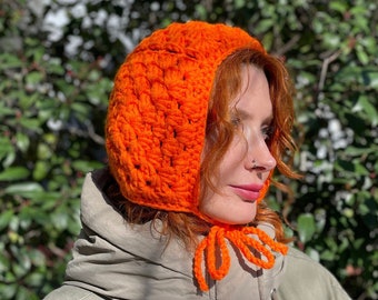 Bonnet carré orange grand-mère au crochet, bonnet fait main avec cravate, chapeau d'hiver chaud, cadeau pour elle, chapeau pour femme, béret rouge, béret fait main, chapeau vintage