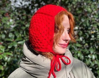 Bonnet carré rouge de grand-mère au crochet, bonnet fait main avec cravate, chapeau d'hiver chaud, cadeau pour elle, chapeau pour femme, béret rouge, béret fait main, chapeau vintage