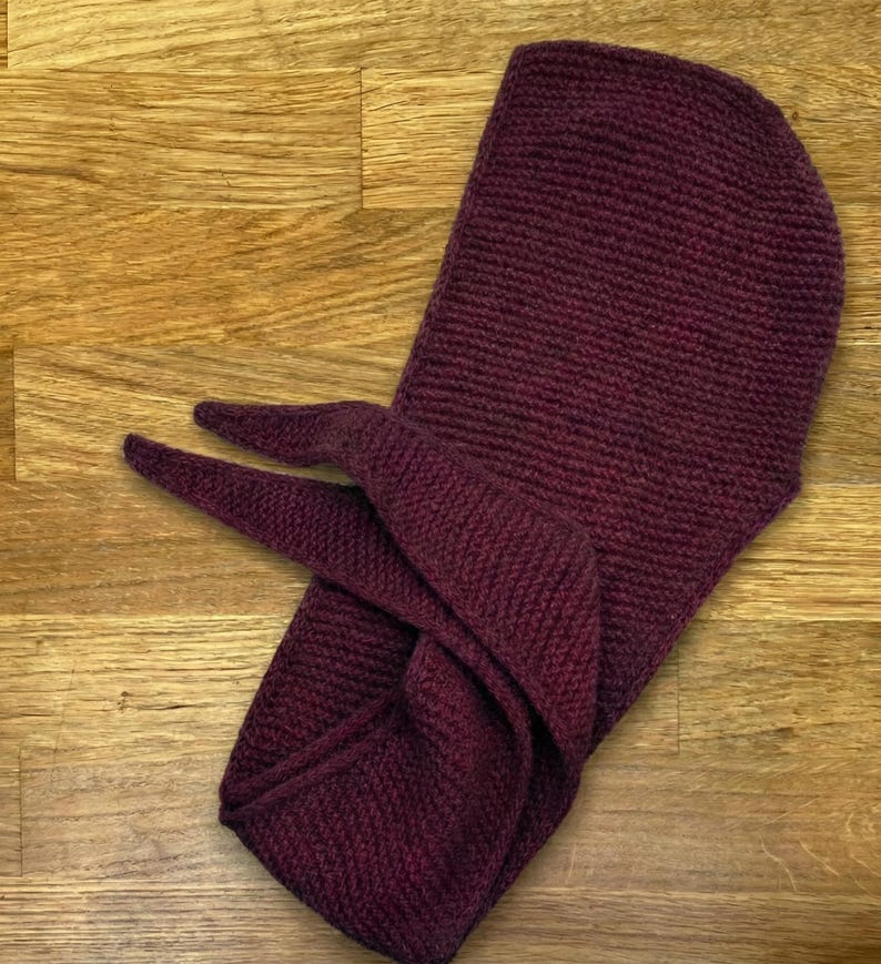 Bufanda Sophie Hood hecha a mano, suave mezcla de mohair, acogedora bufanda de invierno con capucha y cálida capucha roja con lazo para mujer. Burgundy