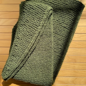 Bufanda Sophie Hood hecha a mano, suave mezcla de mohair, acogedora bufanda de invierno con capucha y cálida capucha roja con lazo para mujer. Verde