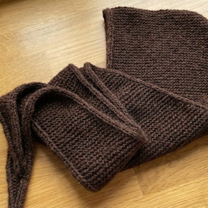 Bufanda Sophie Hood hecha a mano, suave mezcla de mohair, acogedora bufanda de invierno con capucha y cálida capucha roja con lazo para mujer. Marrón