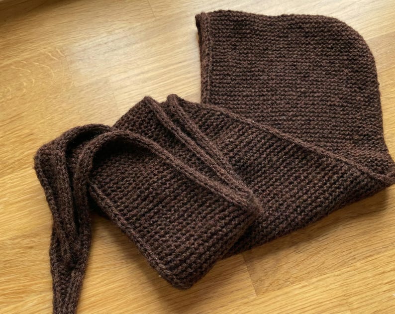 Bufanda Sophie Hood hecha a mano, suave mezcla de mohair, acogedora bufanda de invierno con capucha y cálida capucha roja con lazo para mujer. Marrón
