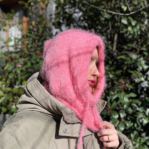 Handgjord fluffig stickad balaklava i mohair