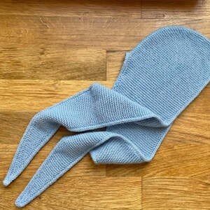 Bufanda Sophie Hood hecha a mano, suave mezcla de mohair, acogedora bufanda de invierno con capucha y cálida capucha roja con lazo para mujer. Azul