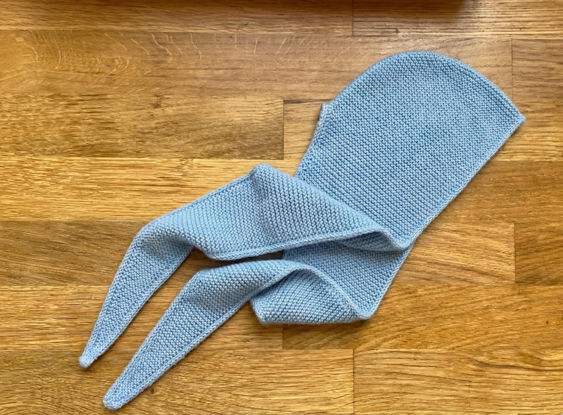 Bufanda Sophie Hood hecha a mano, suave mezcla de mohair, acogedora bufanda de invierno con capucha y cálida capucha roja con lazo para mujer. Azul